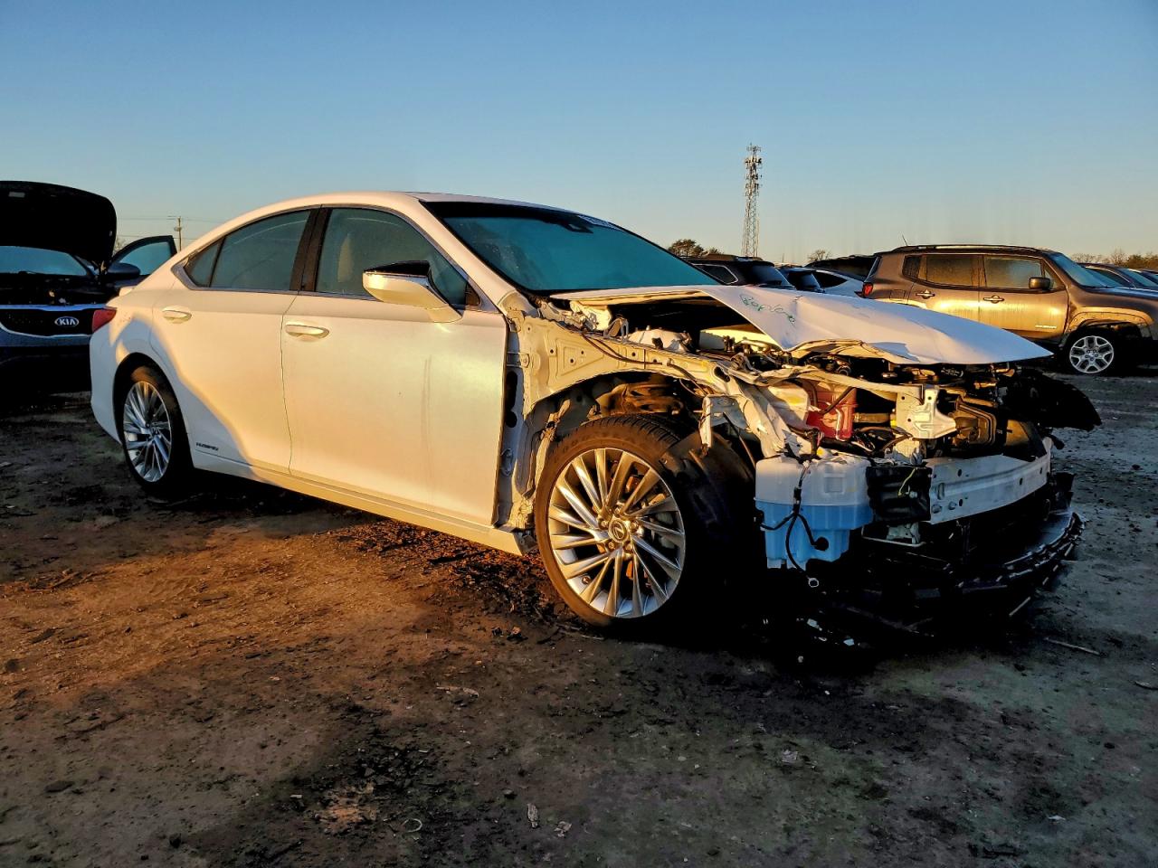 2021 LEXUS ES 300H LUXURY photo 4