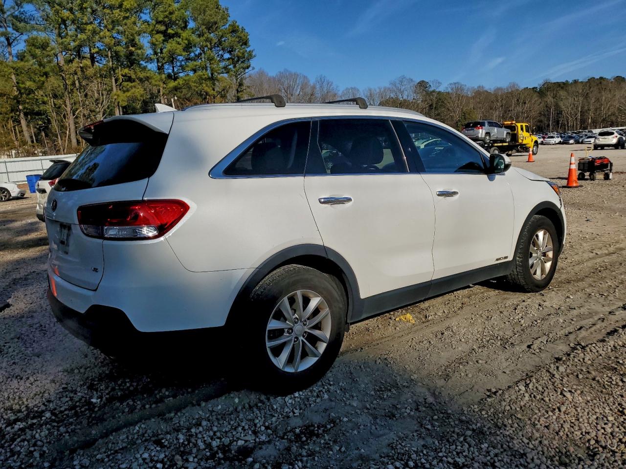 2016 KIA SORENTO LX photo 3