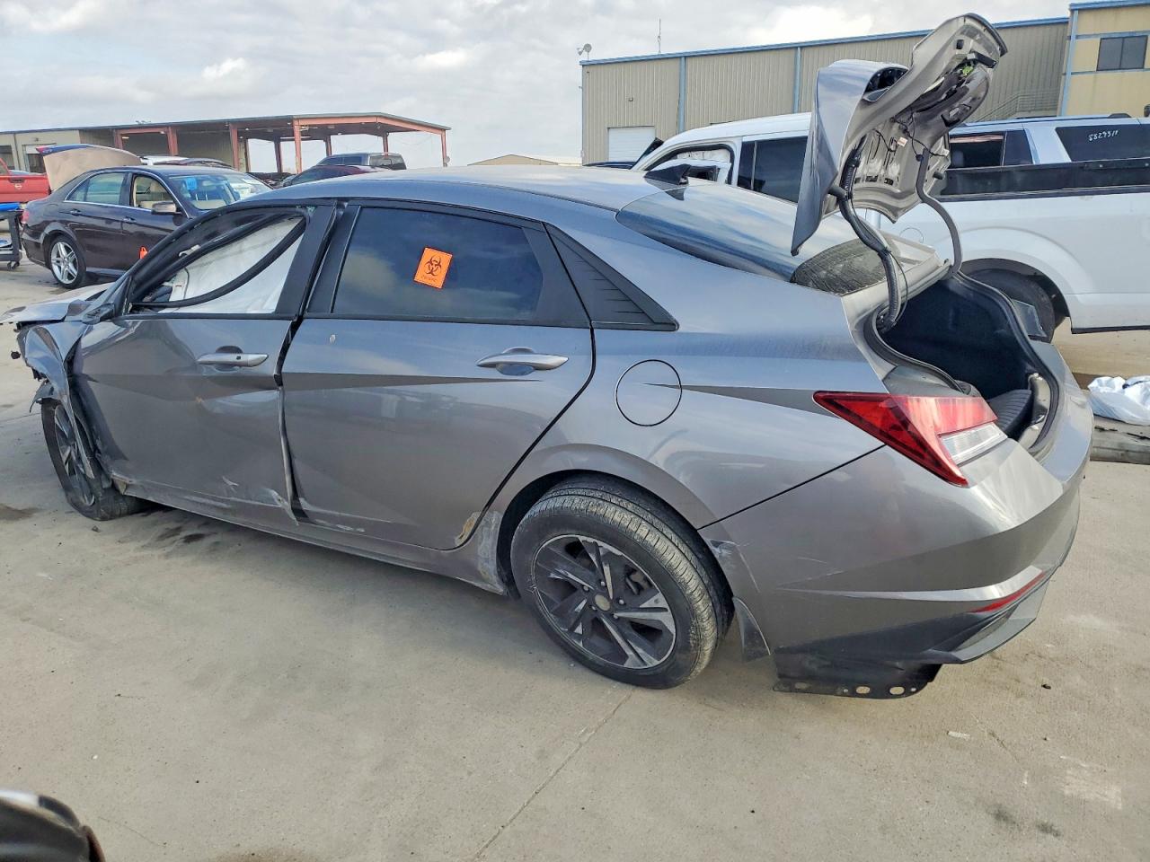 2022 HYUNDAI ELANTRA SEL photo 2