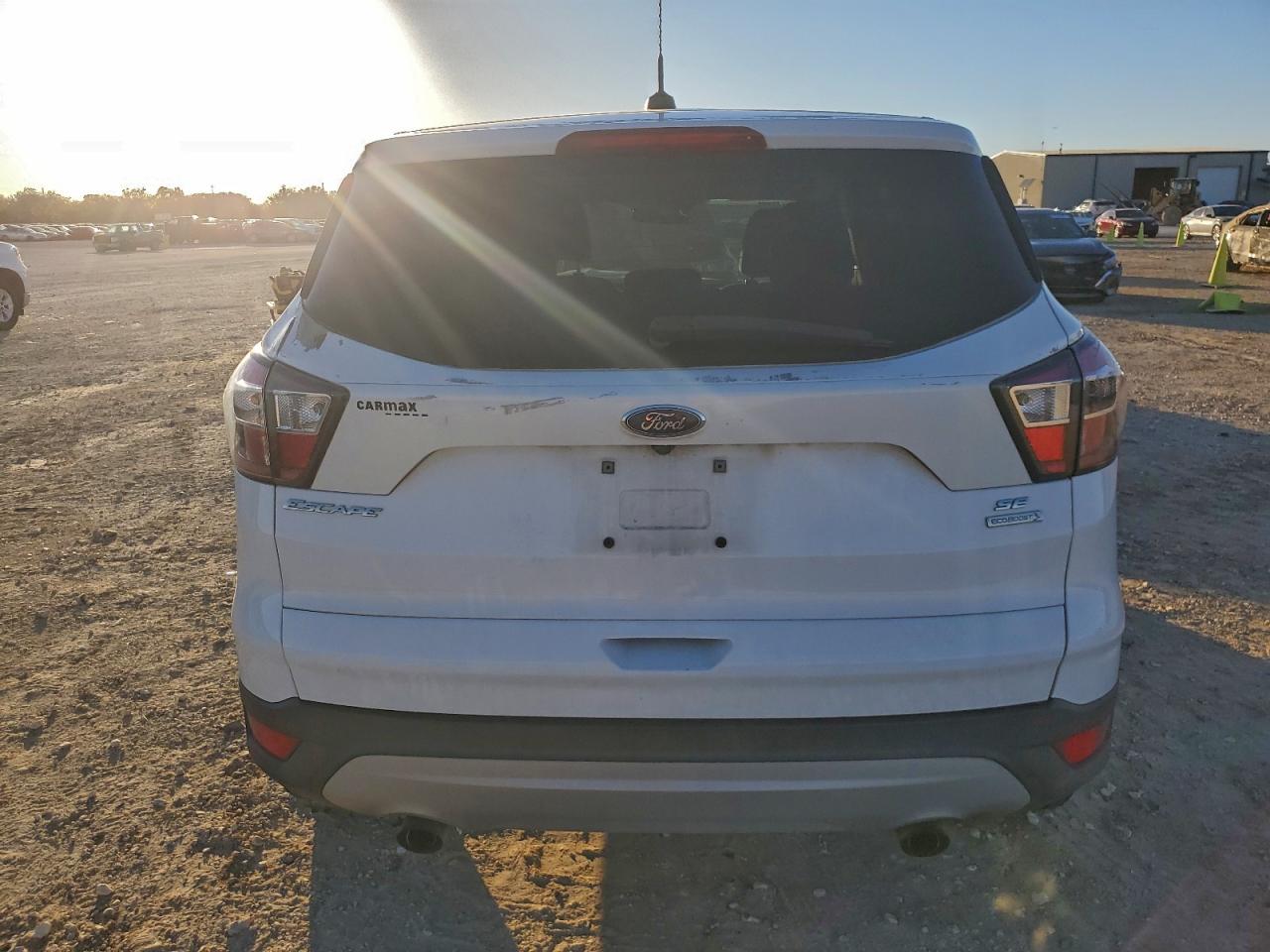 2017 FORD ESCAPE SE photo 16