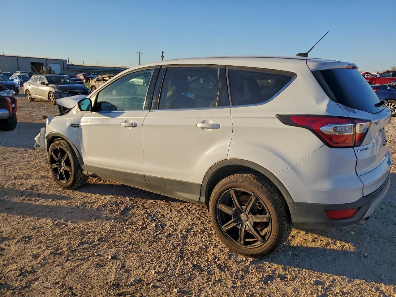 2017 FORD ESCAPE SE photo 4