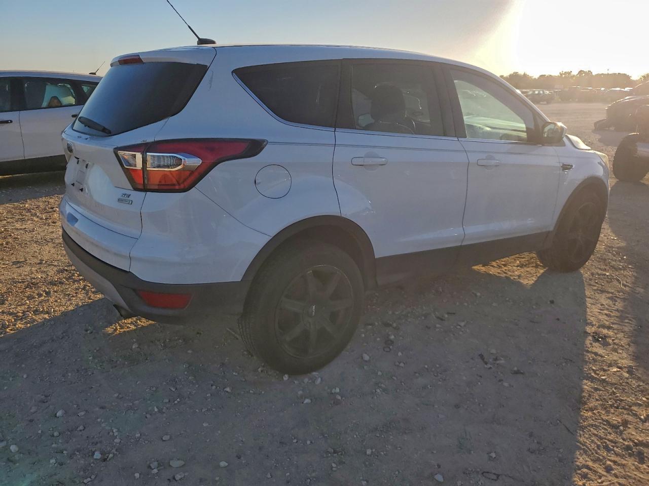 2017 FORD ESCAPE SE photo 7