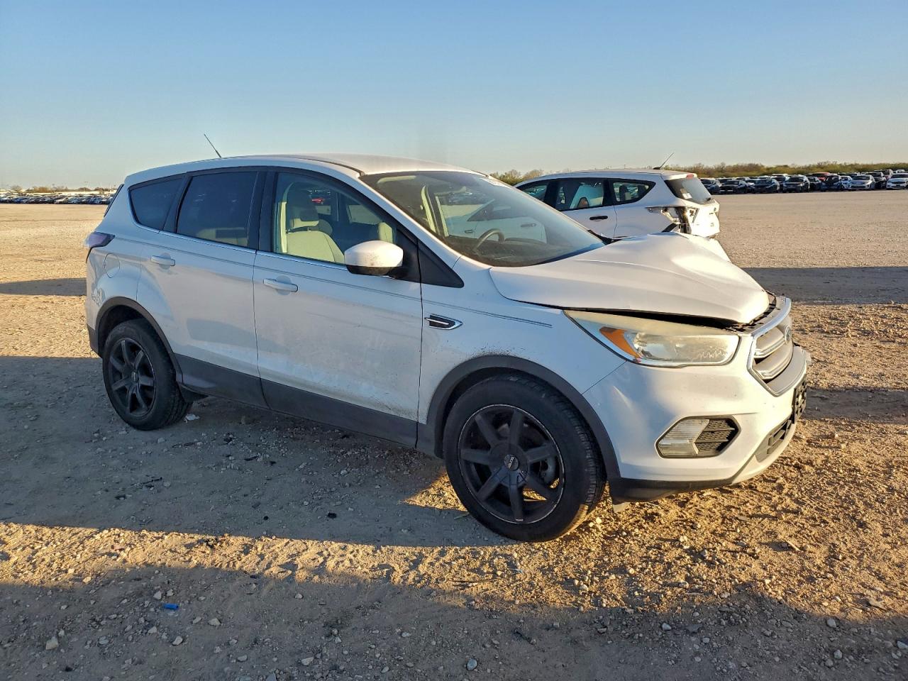 2017 FORD ESCAPE SE photo 10