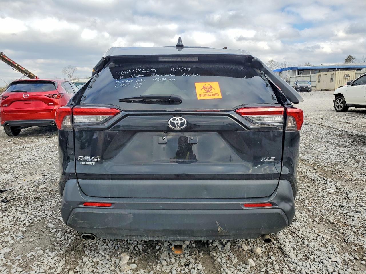 2021 TOYOTA RAV4 XLE photo 6