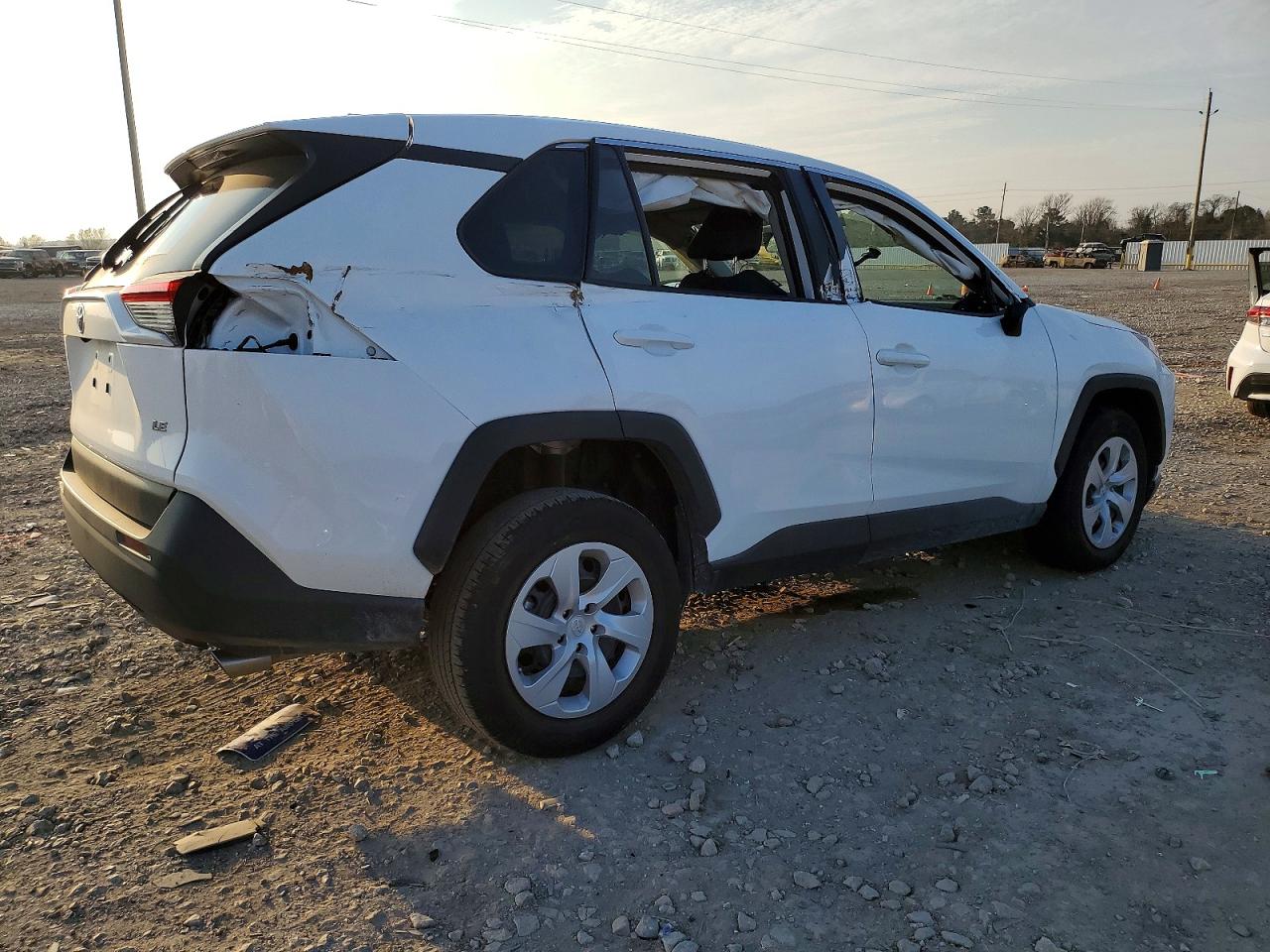 2024 TOYOTA RAV4 LE photo 3