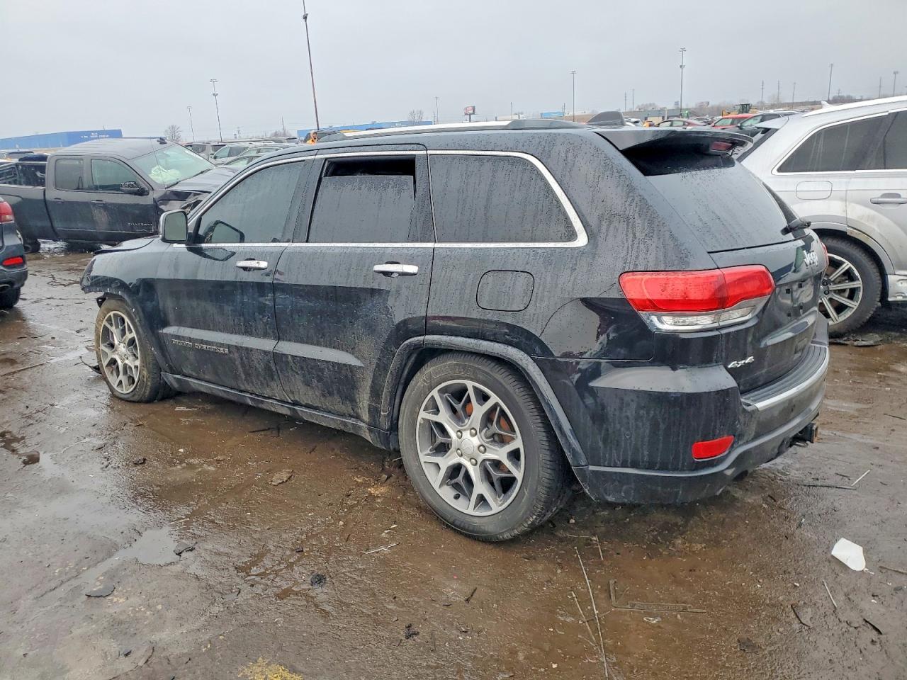 2019 JEEP GRAND CHEROKEE OVERLAND photo 2