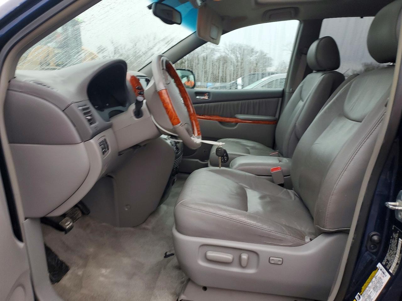 2006 TOYOTA SIENNA XLE photo 7