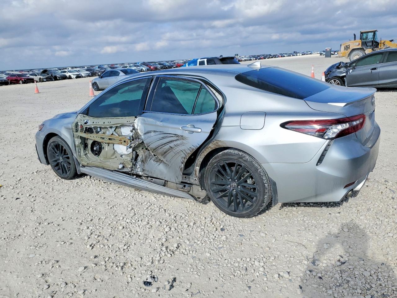 2022 TOYOTA CAMRY XSE photo 2