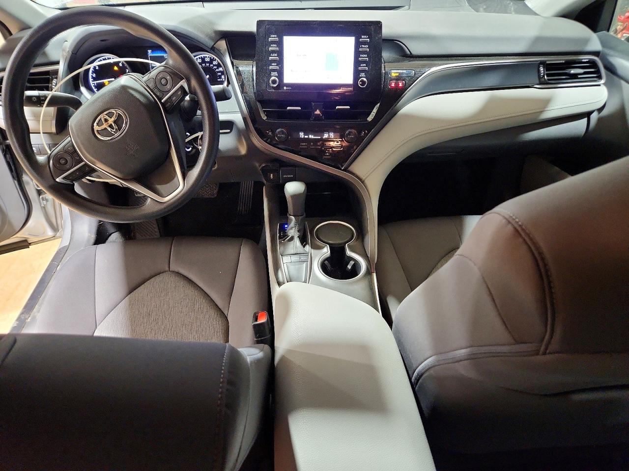 2022 TOYOTA CAMRY LE photo 8