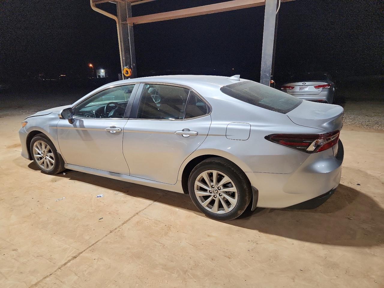 2022 TOYOTA CAMRY LE photo 2