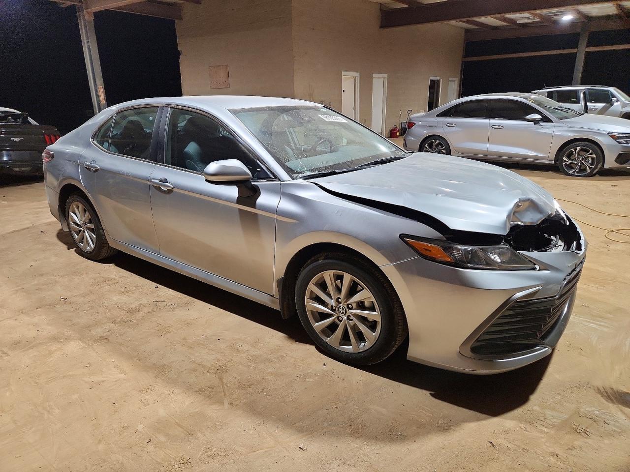 2022 TOYOTA CAMRY LE photo 4