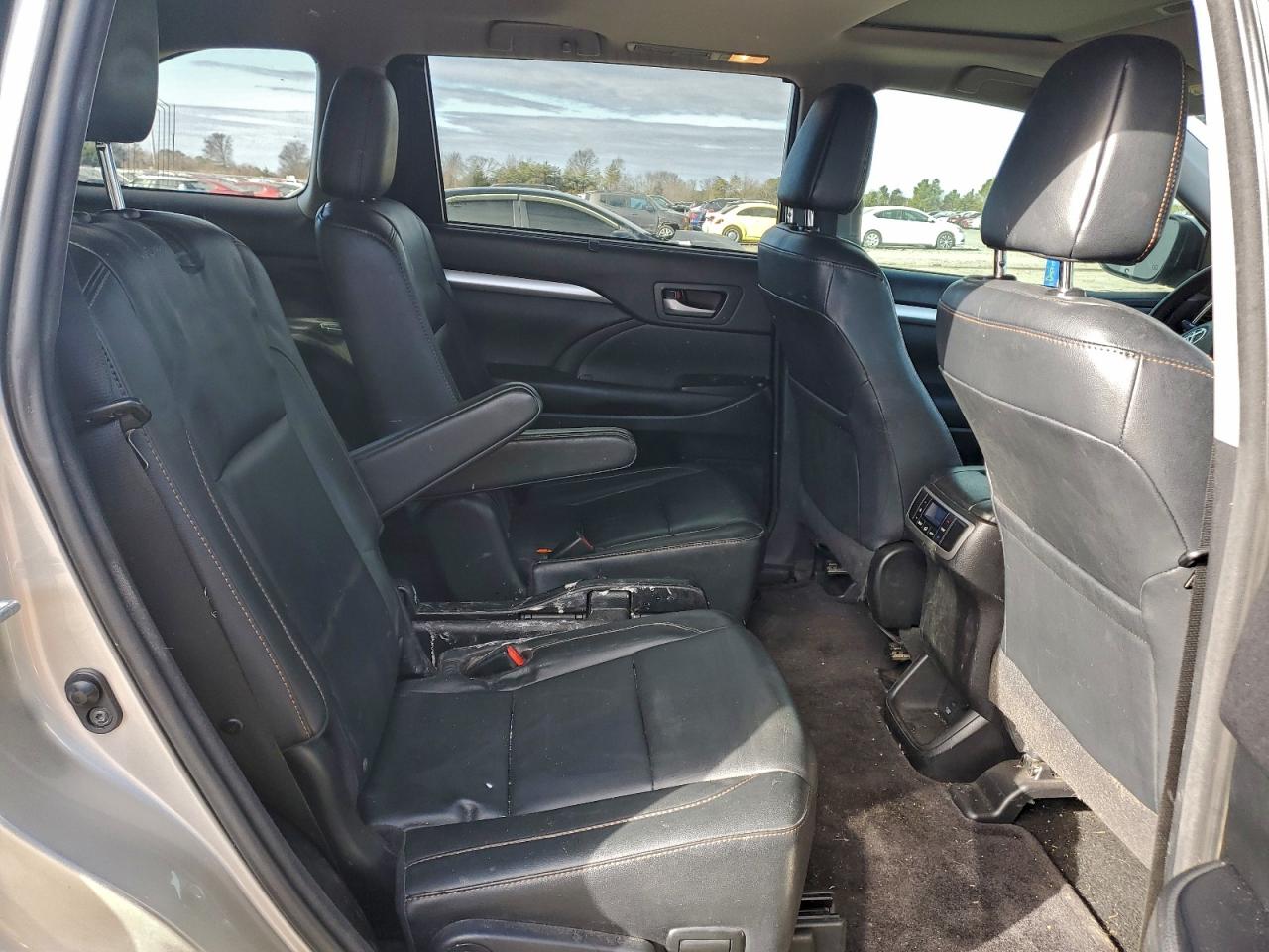2016 TOYOTA HIGHLANDER XLE photo 11