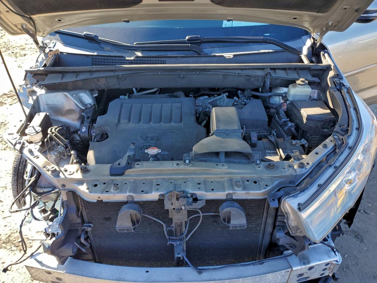 2016 TOYOTA HIGHLANDER XLE photo 12