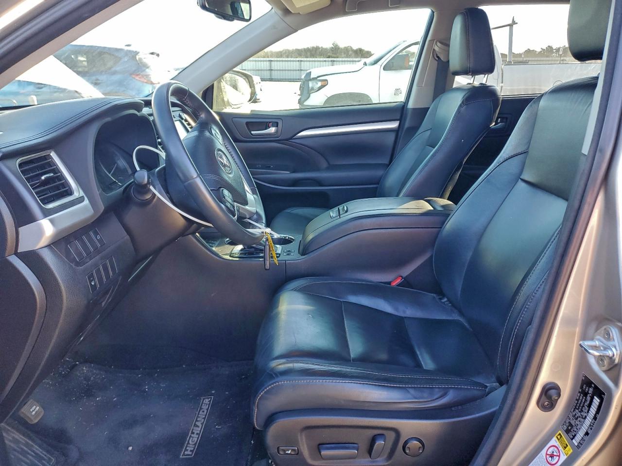 2016 TOYOTA HIGHLANDER XLE photo 7
