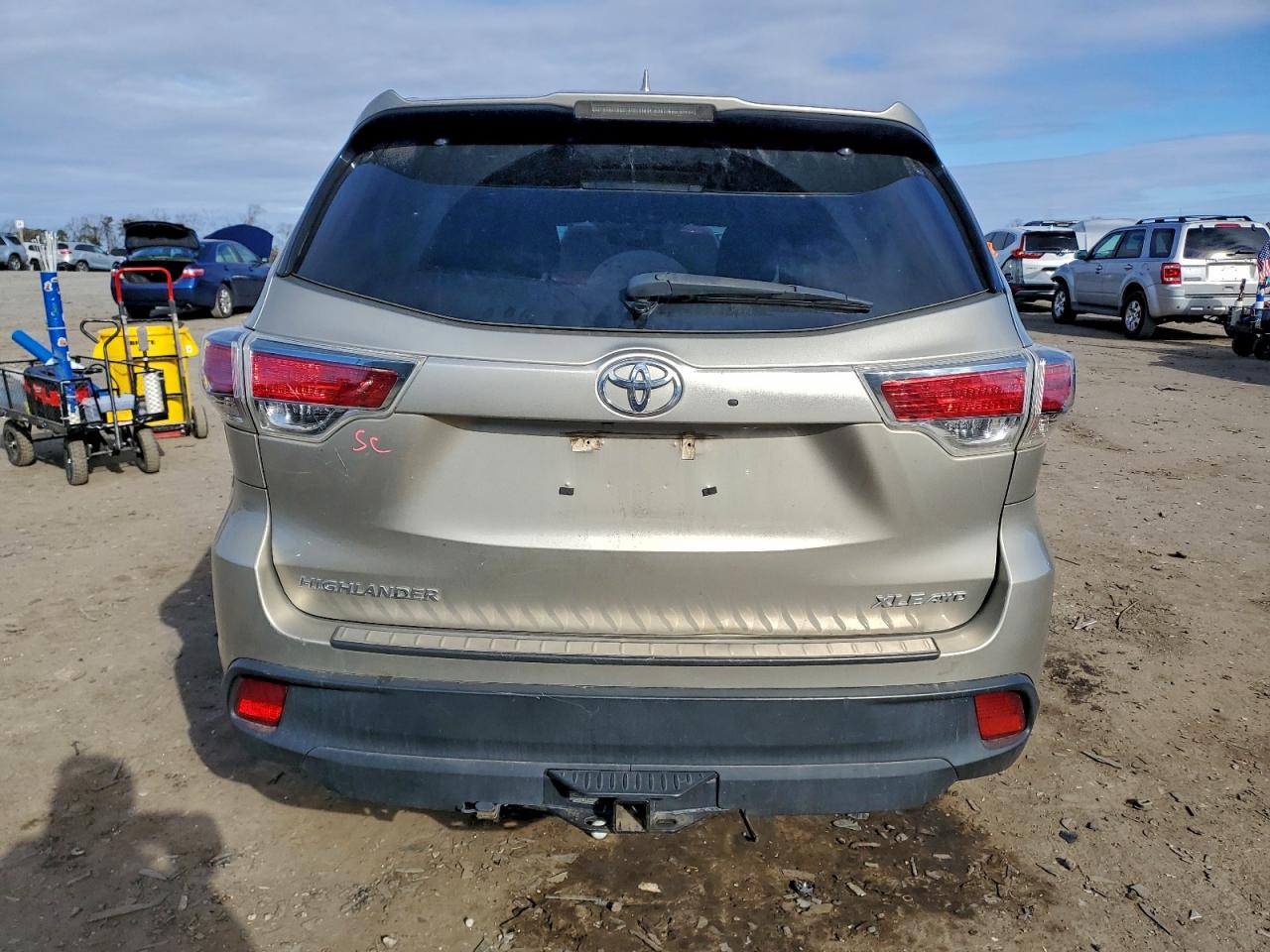 2016 TOYOTA HIGHLANDER XLE photo 6