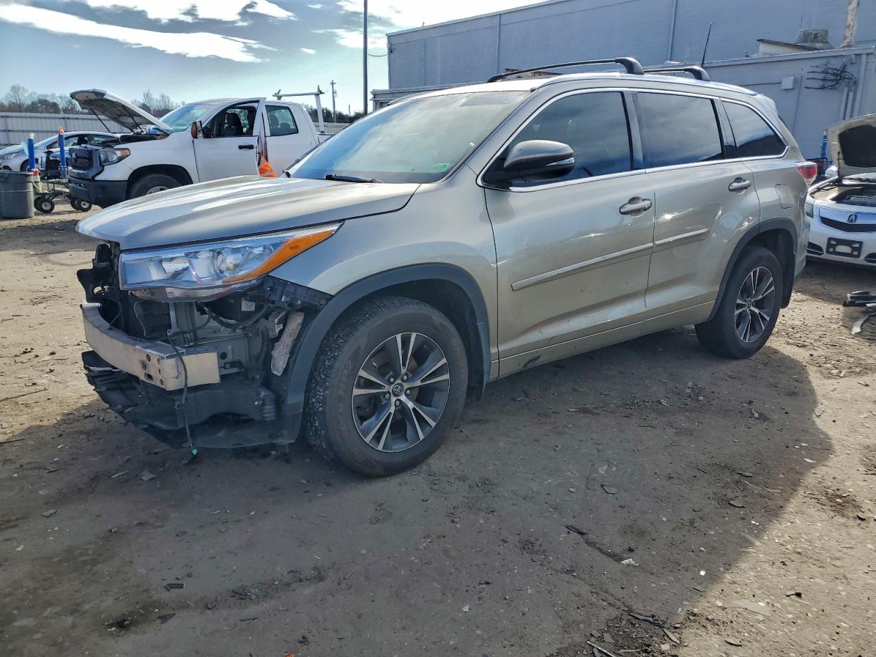 2016 TOYOTA HIGHLANDER