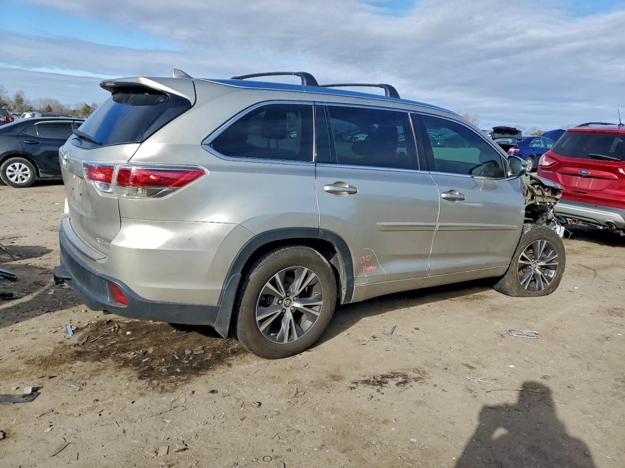 2016 TOYOTA HIGHLANDER XLE photo 3