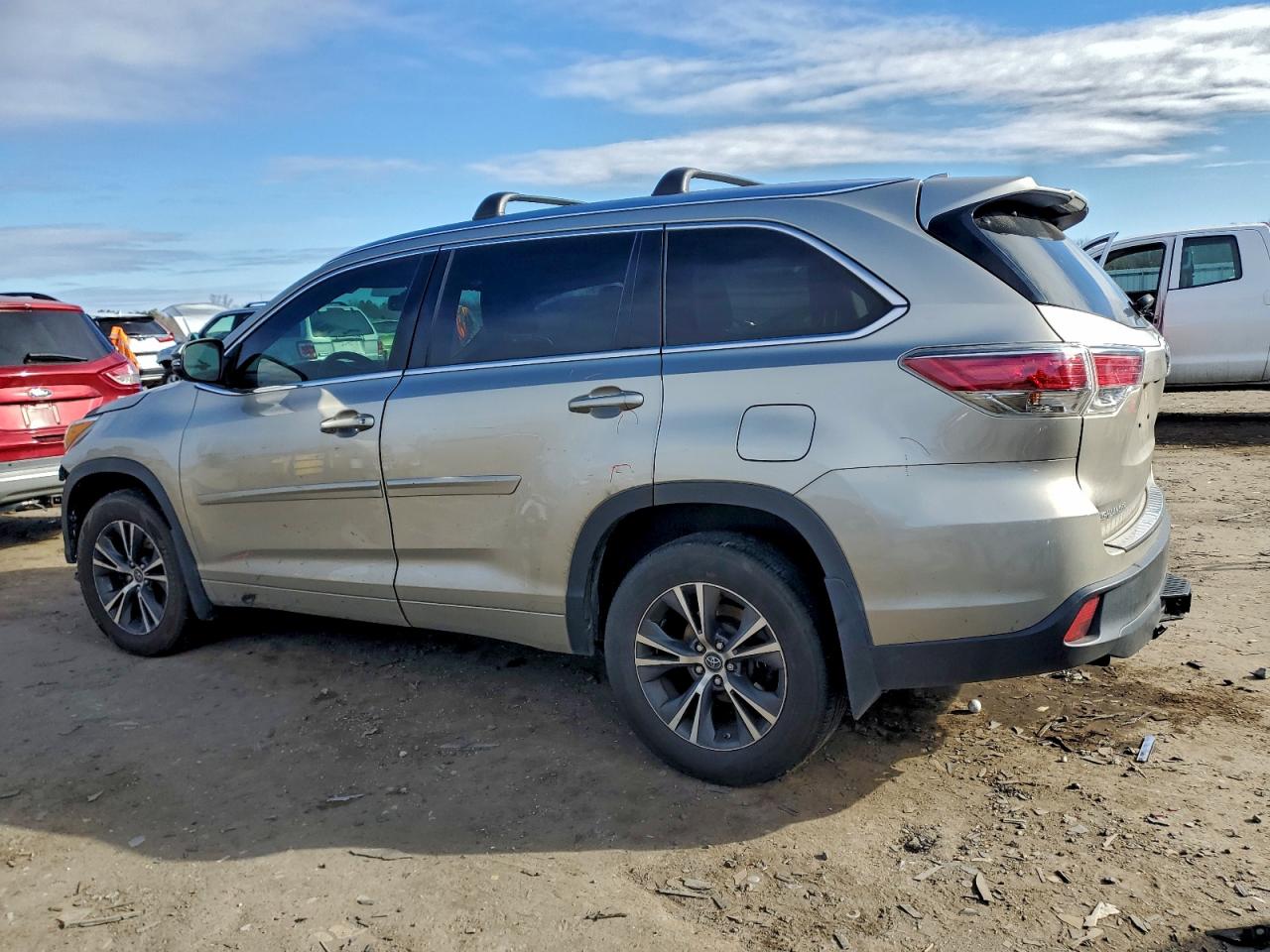 2016 TOYOTA HIGHLANDER XLE photo 2