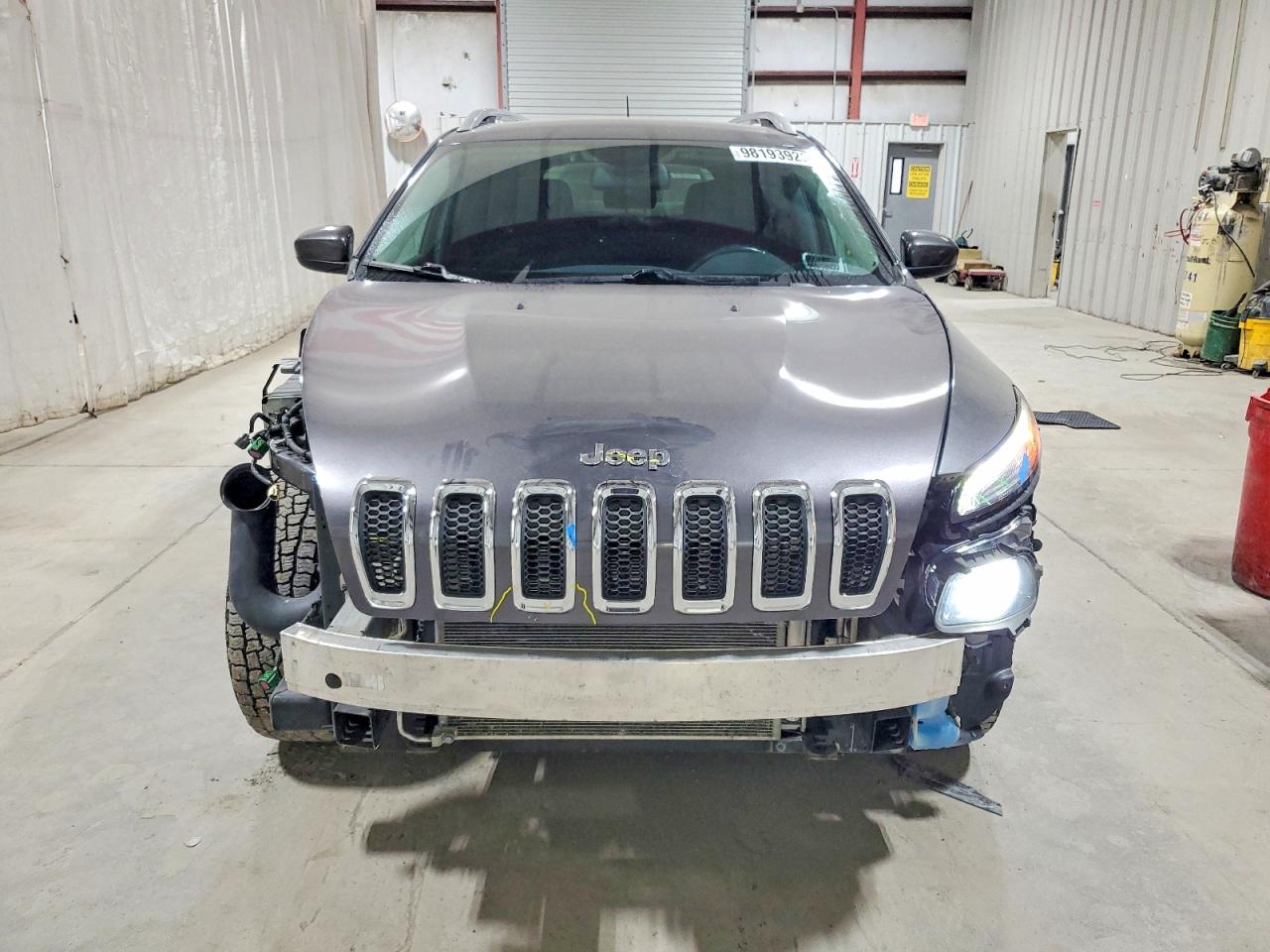 2017 JEEP CHEROKEE LATITUDE photo 5