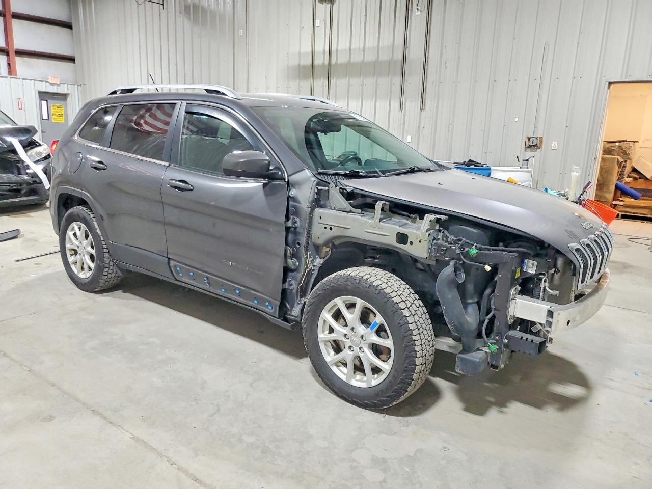 2017 JEEP CHEROKEE LATITUDE photo 4