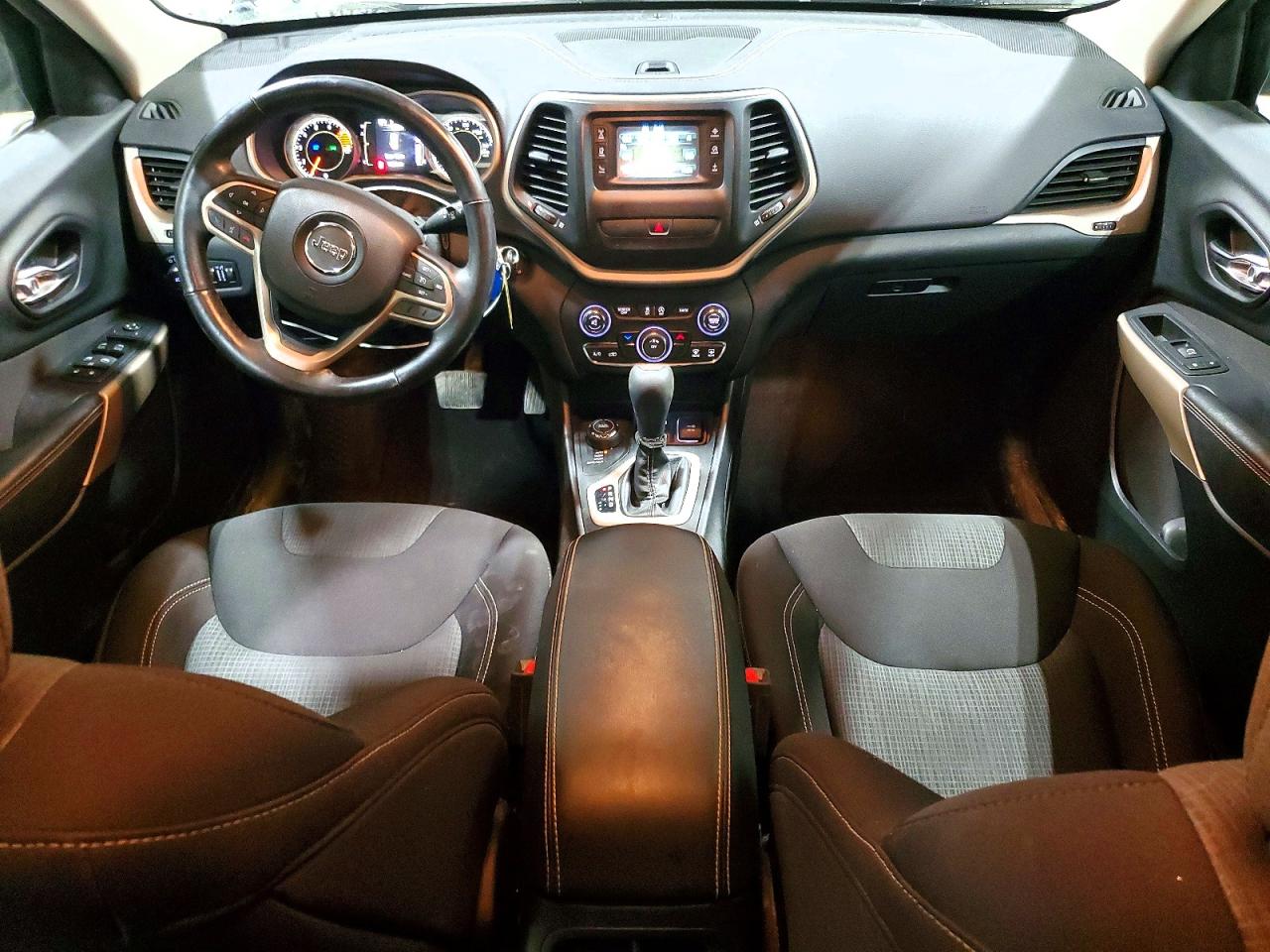 2017 JEEP CHEROKEE LATITUDE photo 8