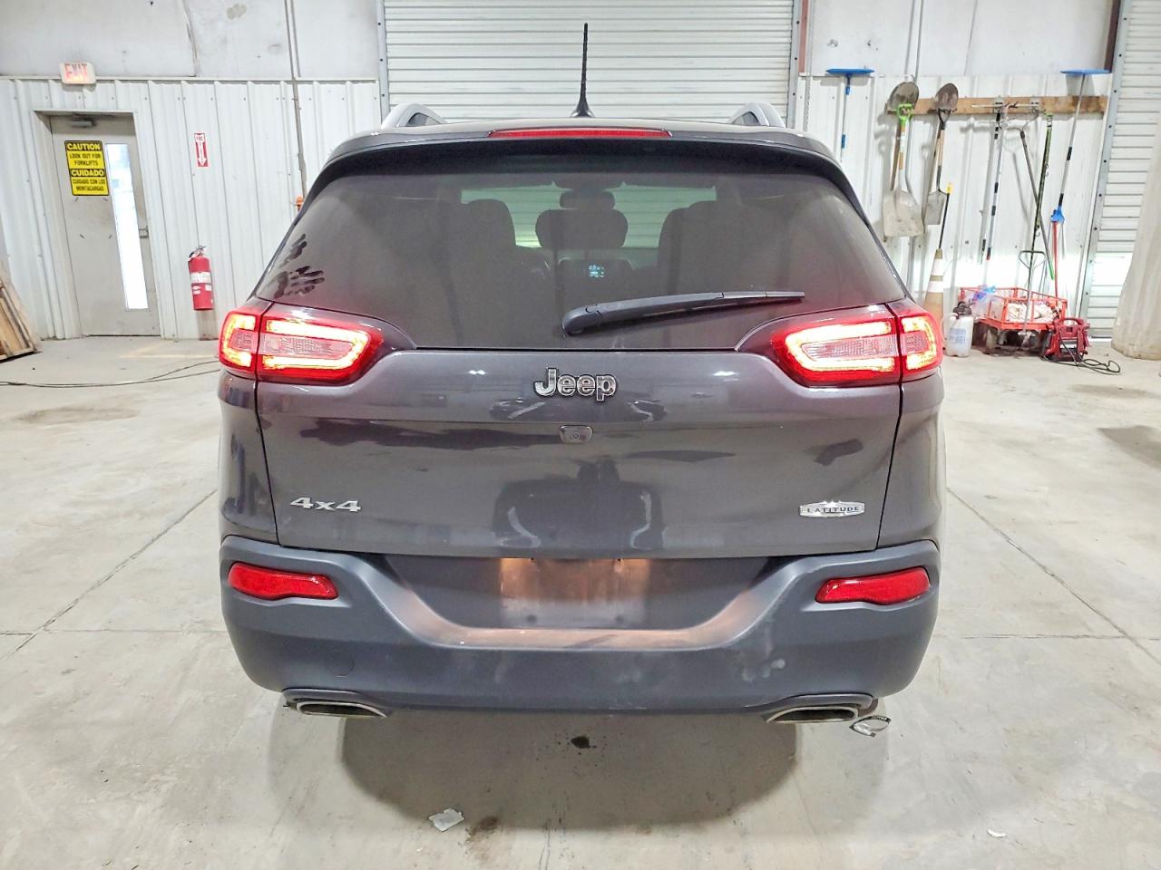 2017 JEEP CHEROKEE LATITUDE photo 6