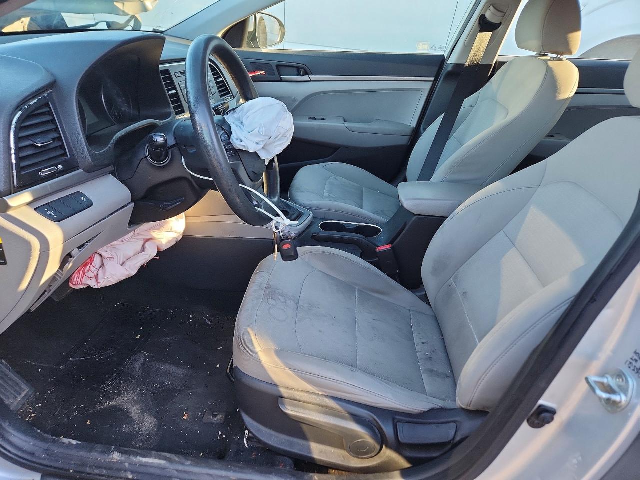 2017 HYUNDAI ELANTRA SE photo 7