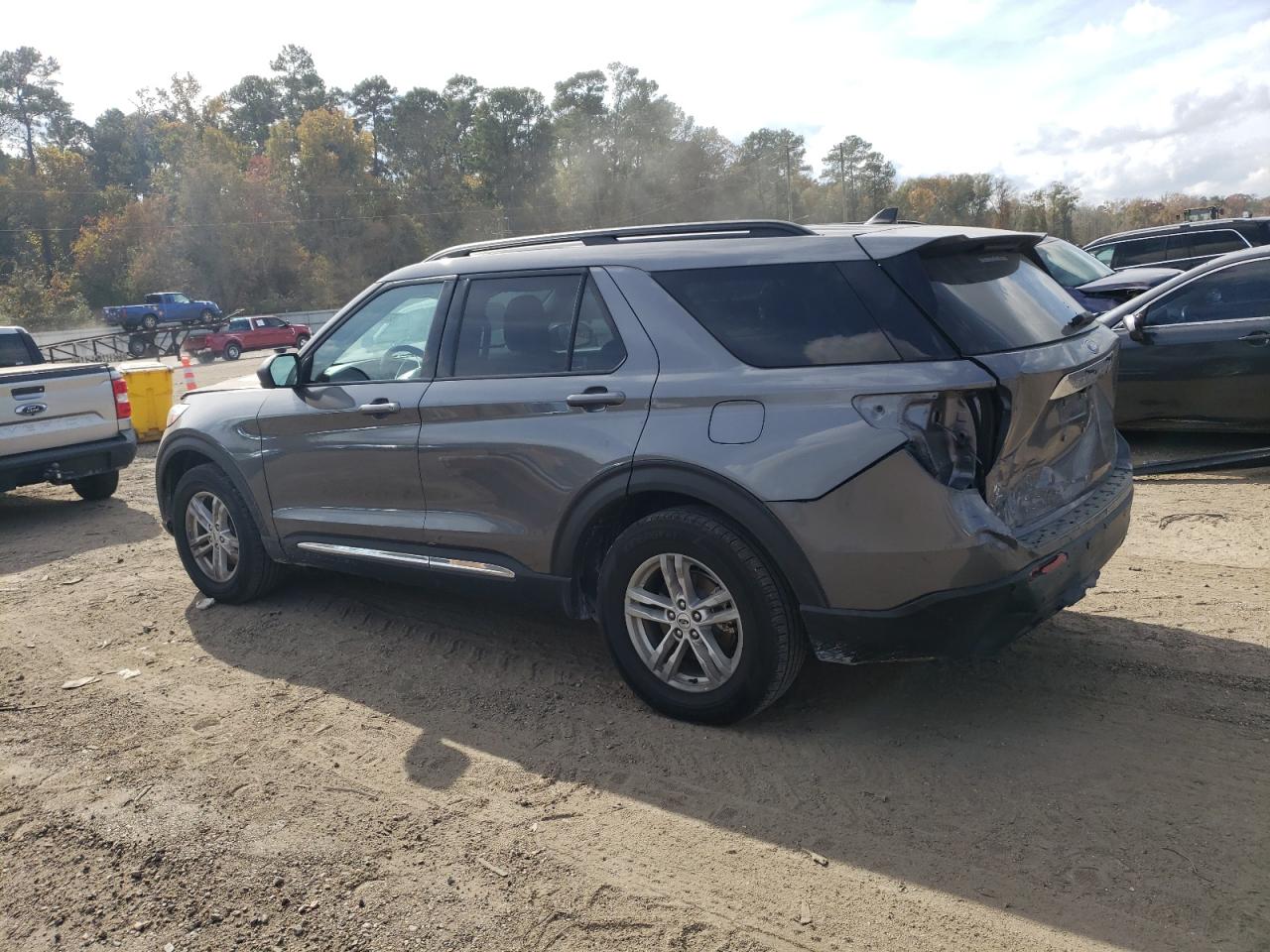 2023 FORD EXPLORER XLT photo 2