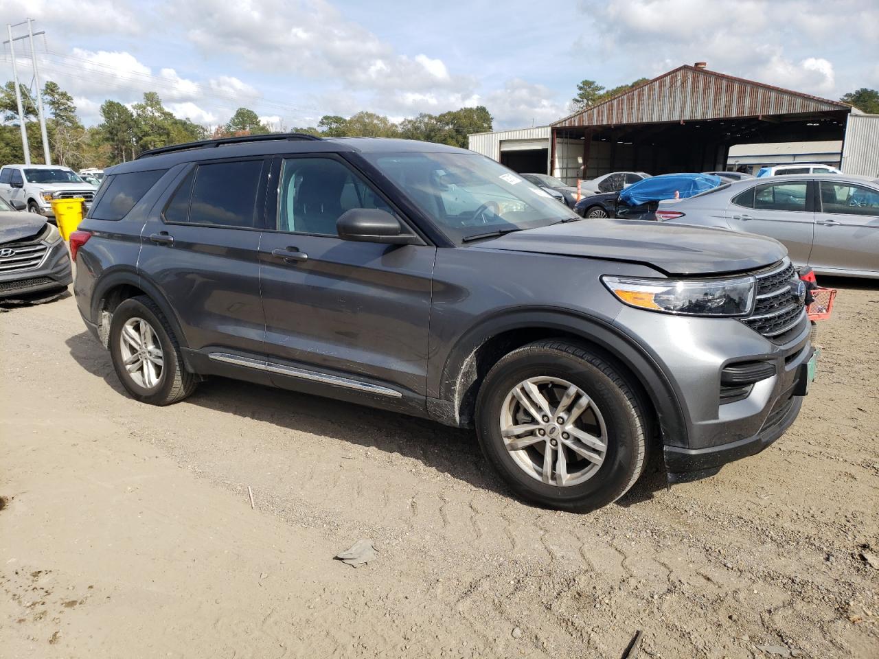 2023 FORD EXPLORER XLT photo 4