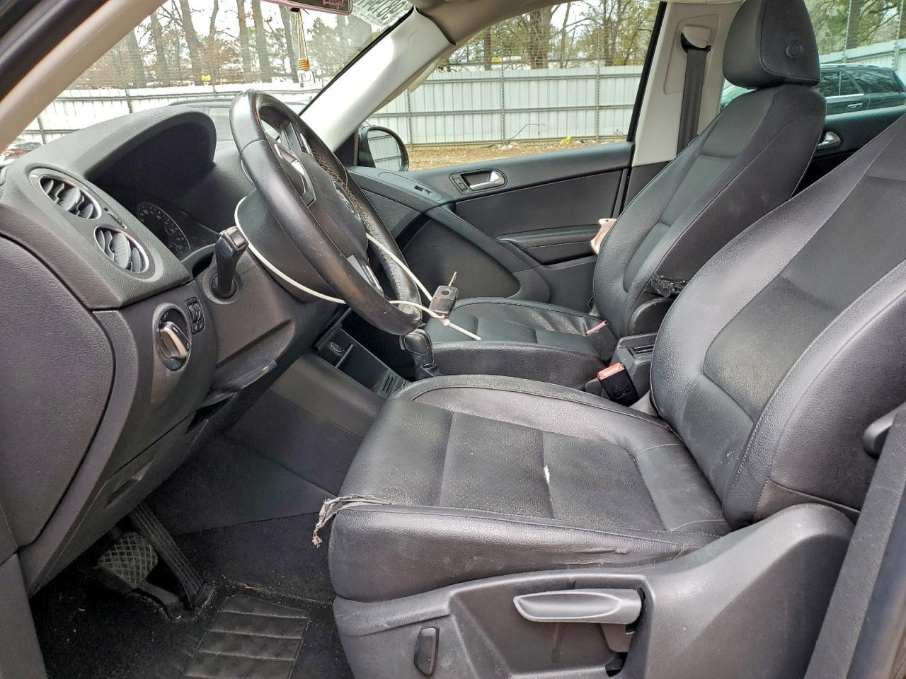 2012 VOLKSWAGEN TIGUAN S photo 7