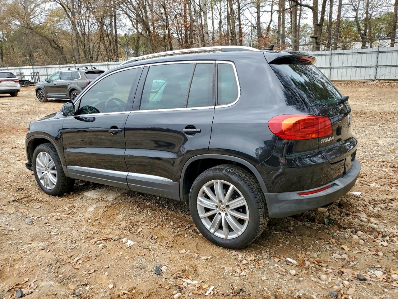 2012 VOLKSWAGEN TIGUAN S photo 2