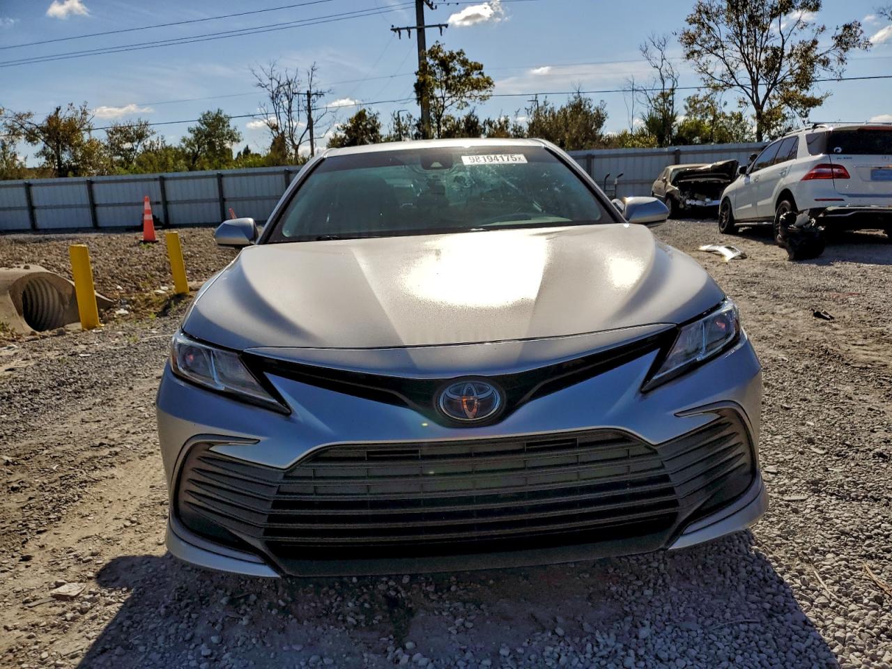 2023 TOYOTA CAMRY LE photo 5