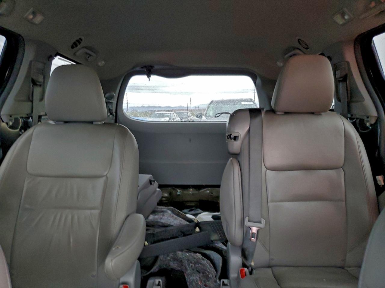 2015 TOYOTA SIENNA XLE photo 10