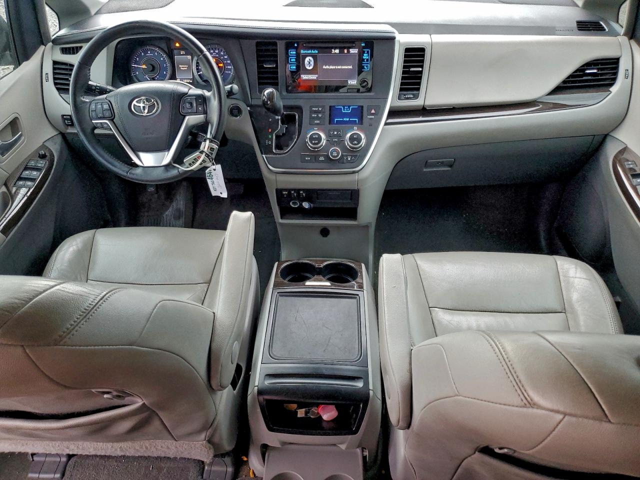 2015 TOYOTA SIENNA XLE photo 8