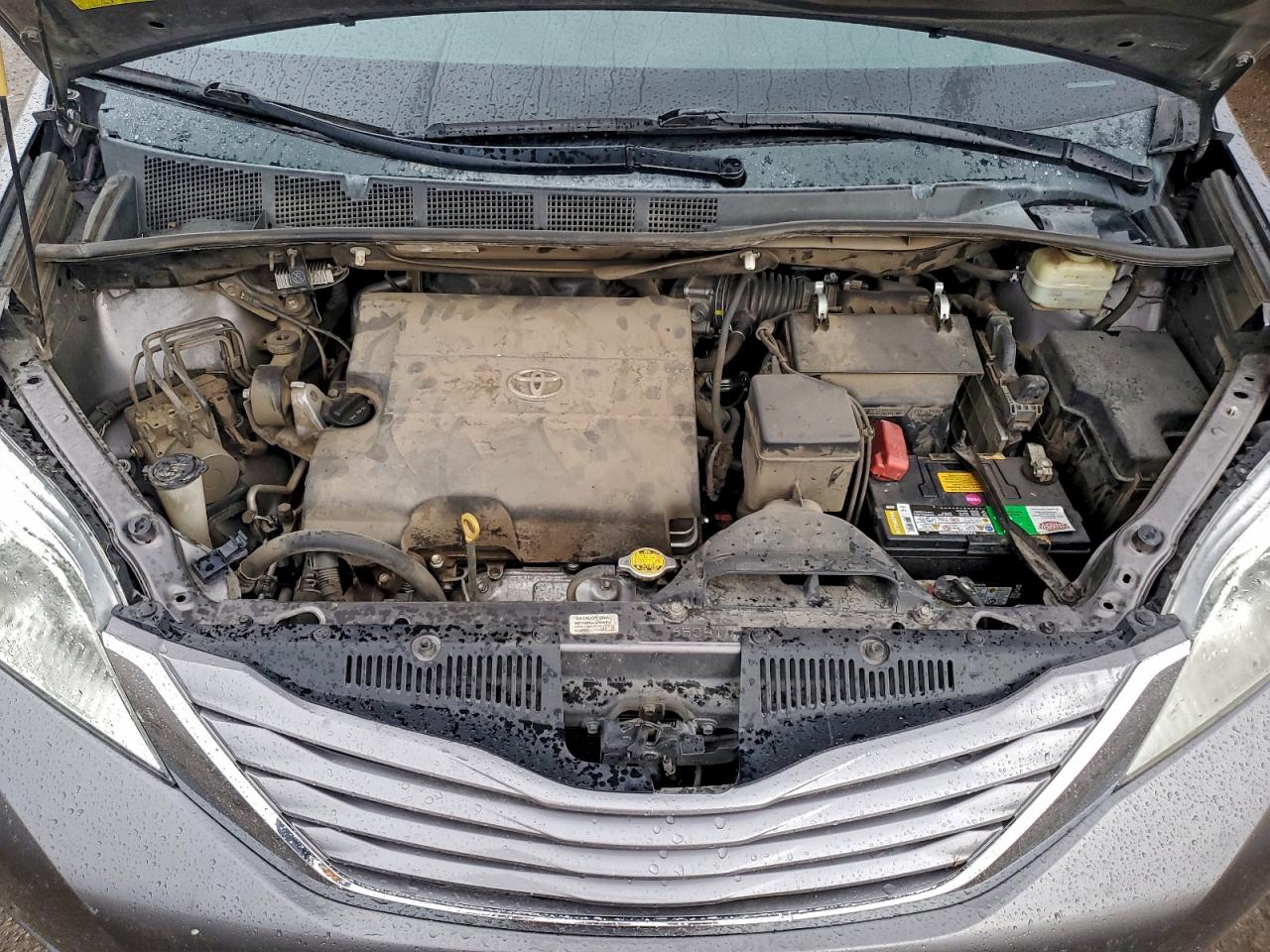 2015 TOYOTA SIENNA XLE photo 12