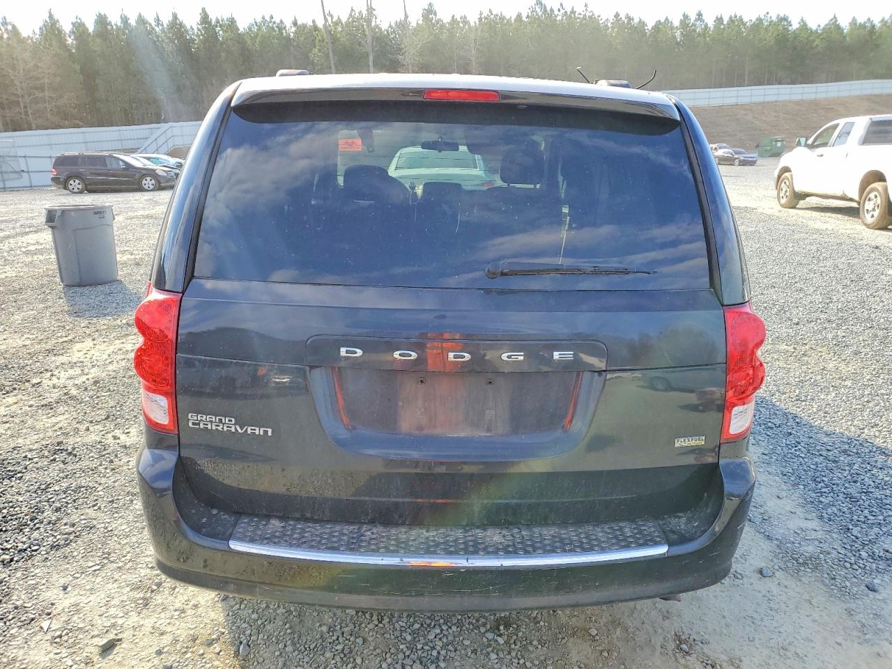 2011 DODGE GRAND CARAVAN MAINSTREET photo 6