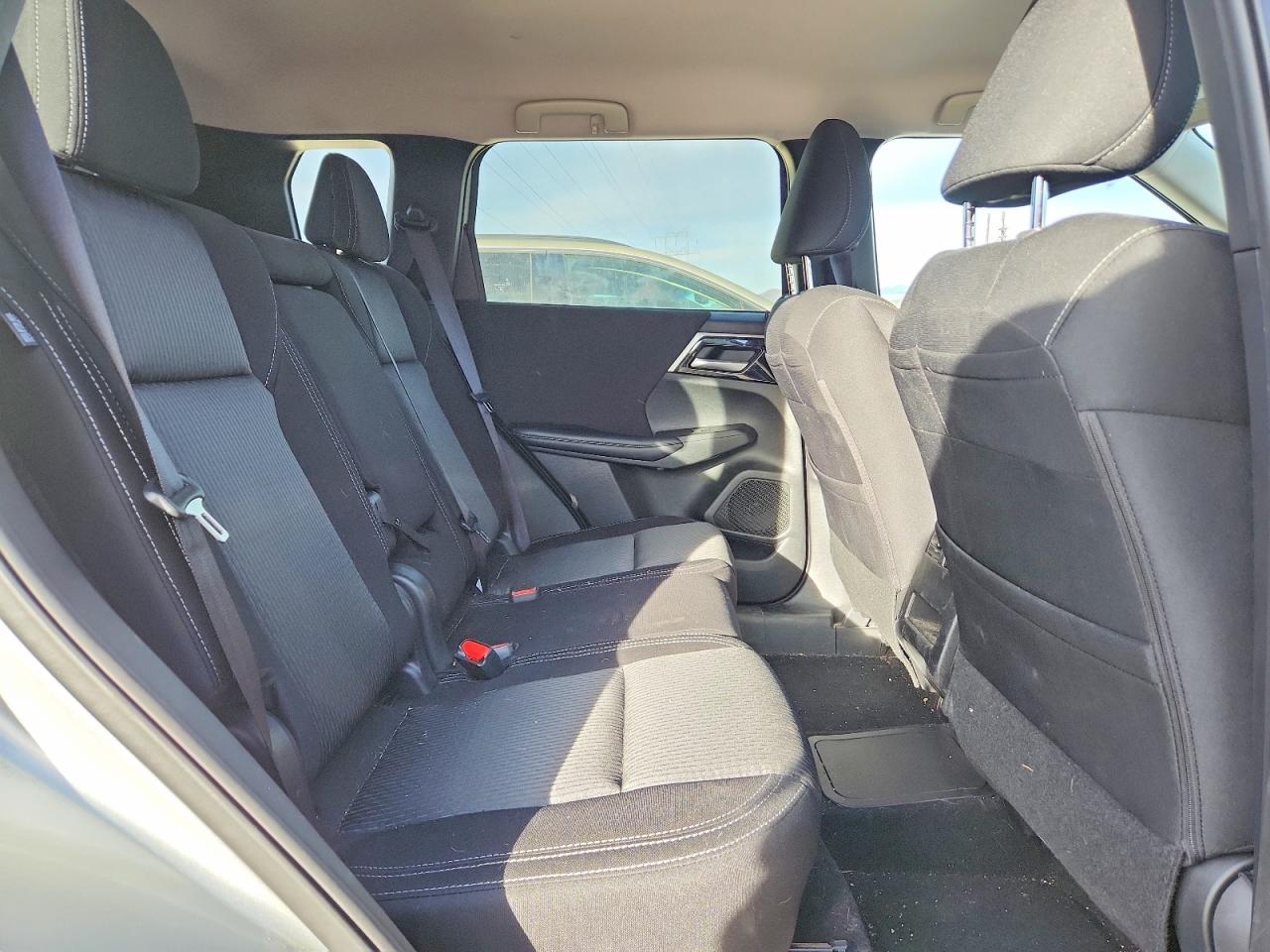 2025 MITSUBISHI OUTLANDER ES photo 11