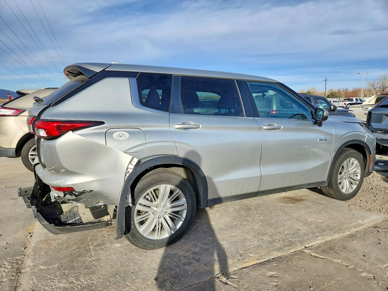2025 MITSUBISHI OUTLANDER ES photo 3