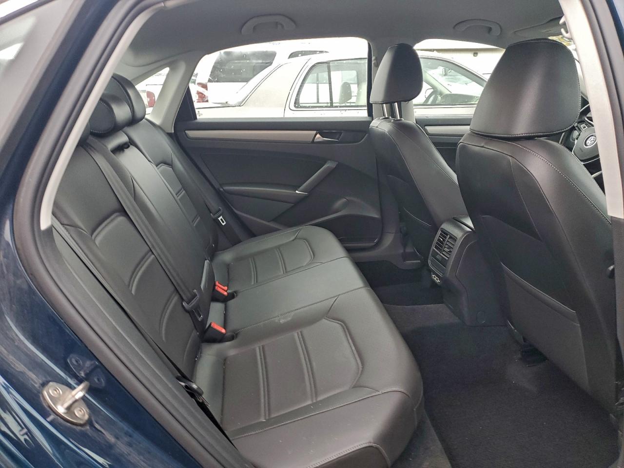 2020 VOLKSWAGEN PASSAT SE photo 10
