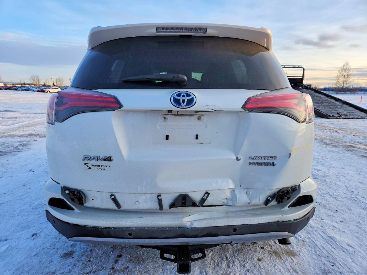 2017 TOYOTA RAV4 HV LIMITED photo 6