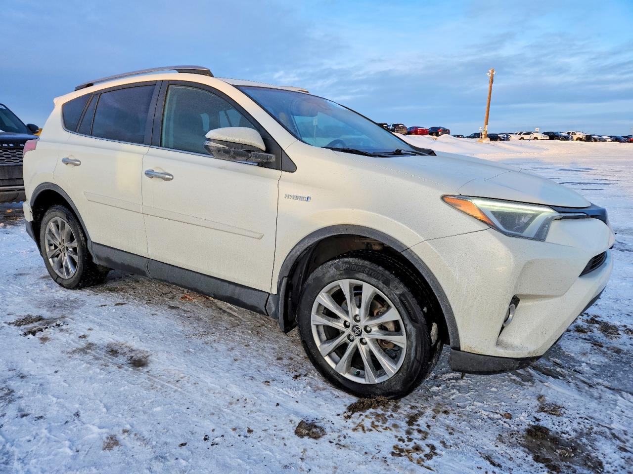 2017 TOYOTA RAV4 HV LIMITED photo 4