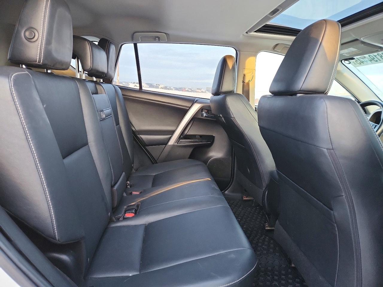 2017 TOYOTA RAV4 HV LIMITED photo 11