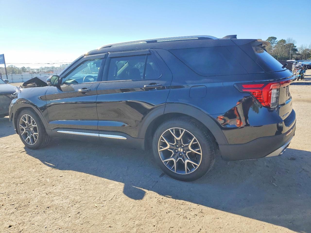 2025 FORD EXPLORER PLATINUM photo 2