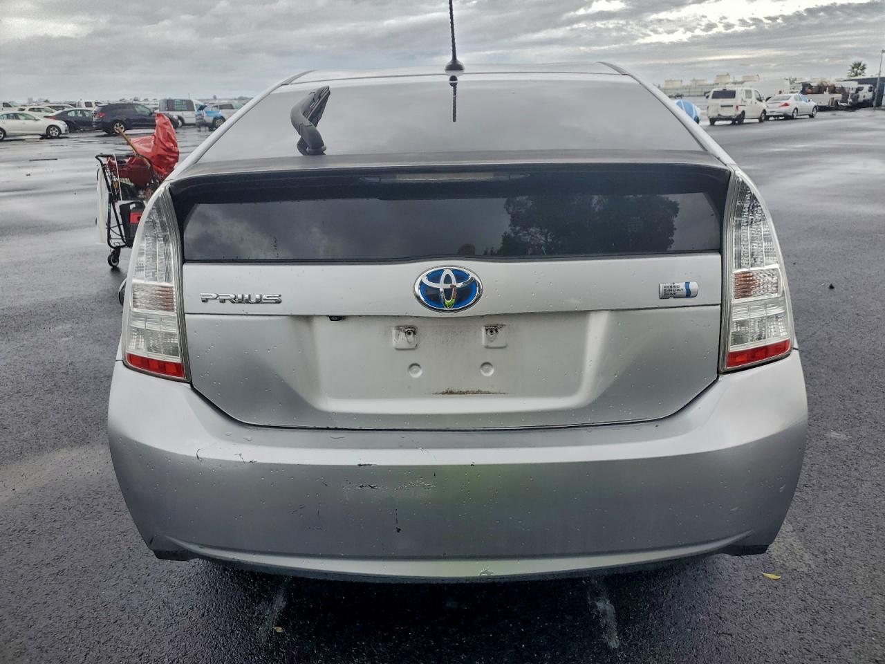 2010 TOYOTA PRIUS photo 11