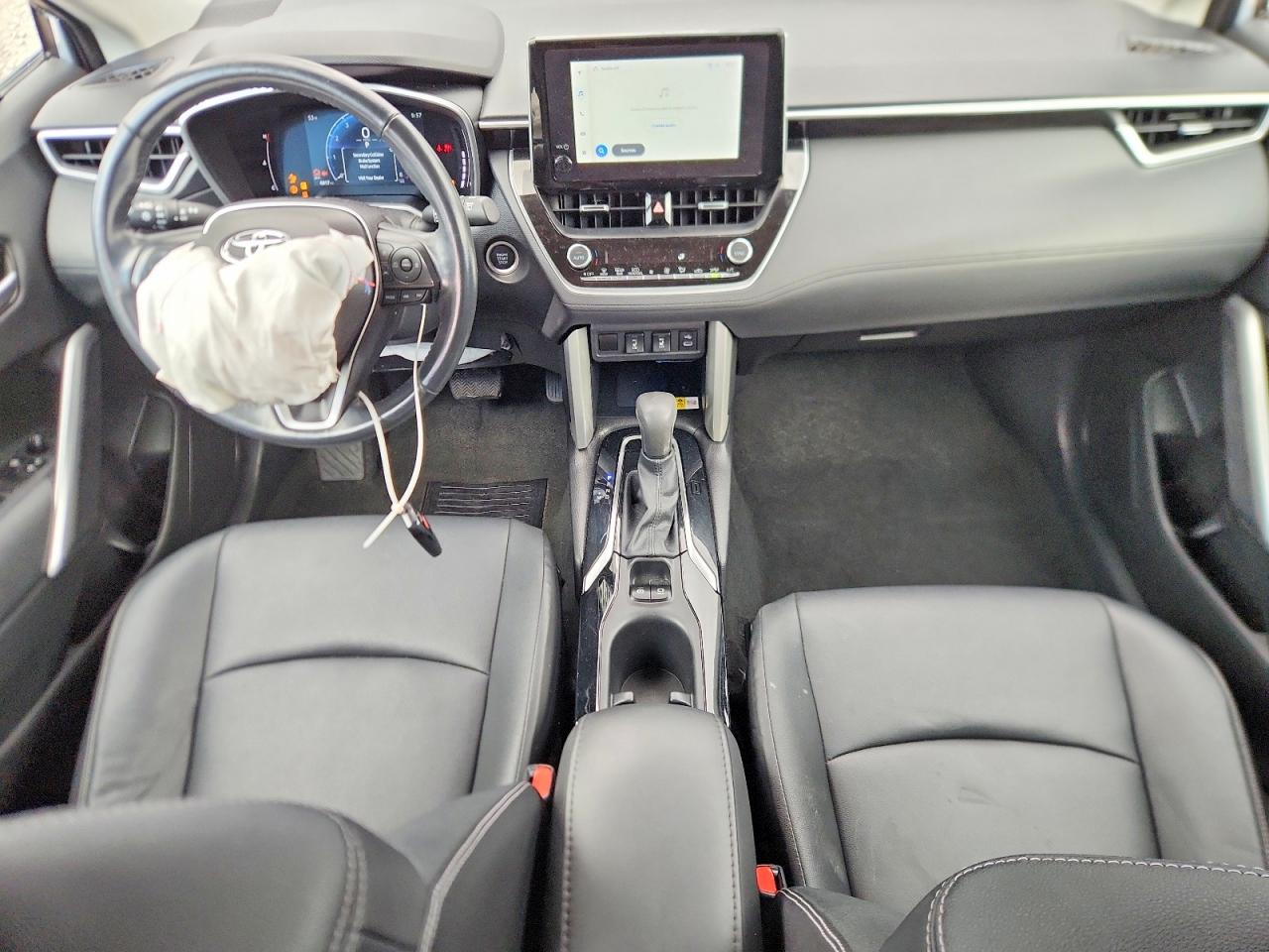 2023 TOYOTA COROLLA CROSS XLE photo 8