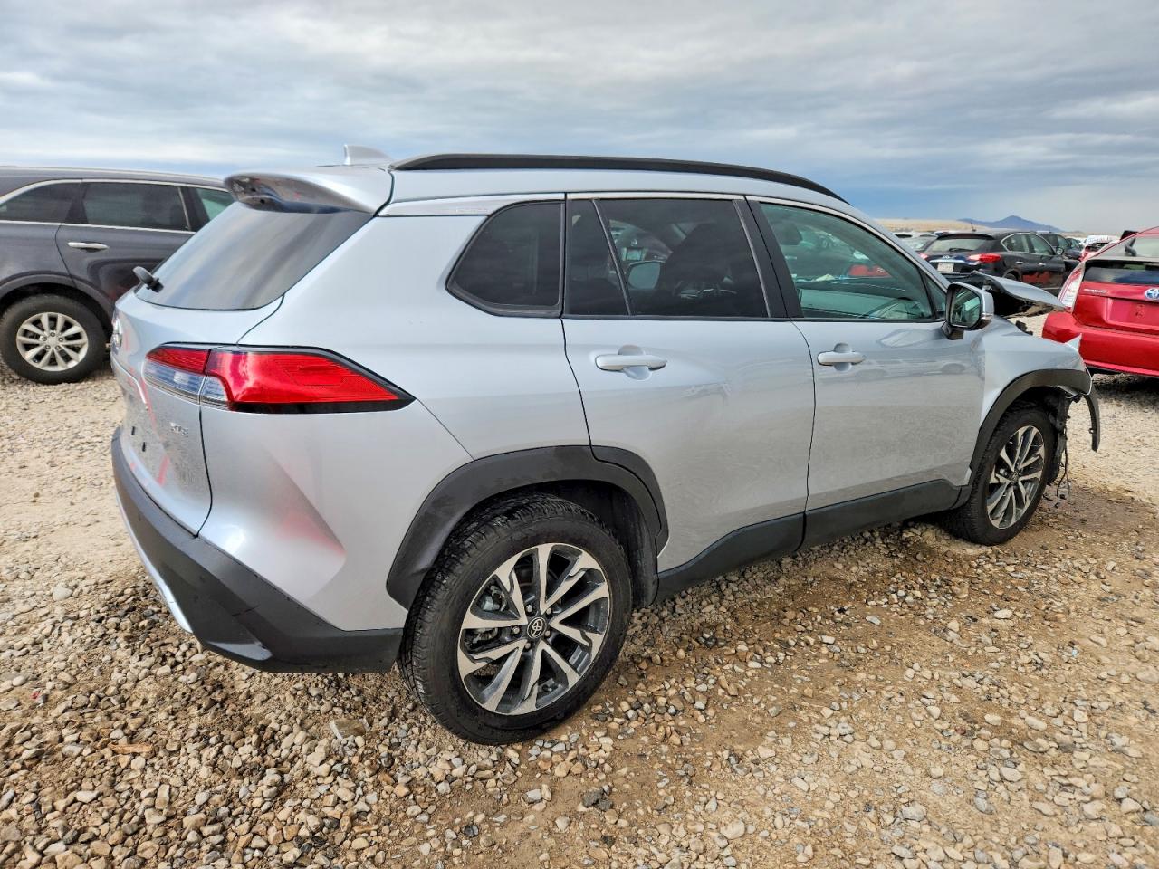 2023 TOYOTA COROLLA CROSS XLE photo 3