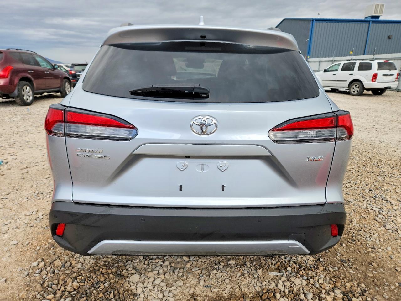 2023 TOYOTA COROLLA CROSS XLE photo 6