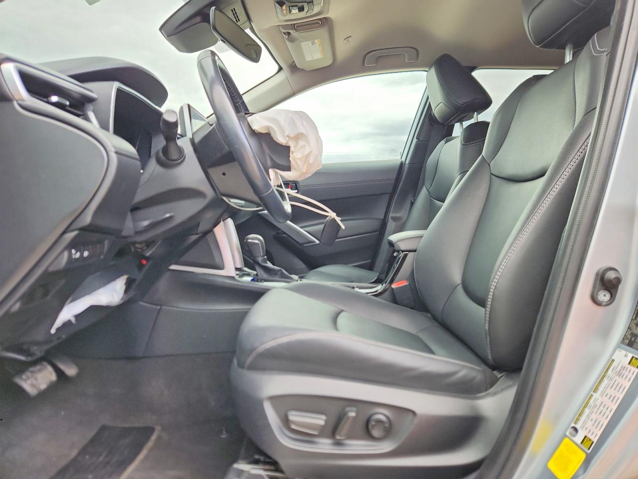 2023 TOYOTA COROLLA CROSS XLE photo 7