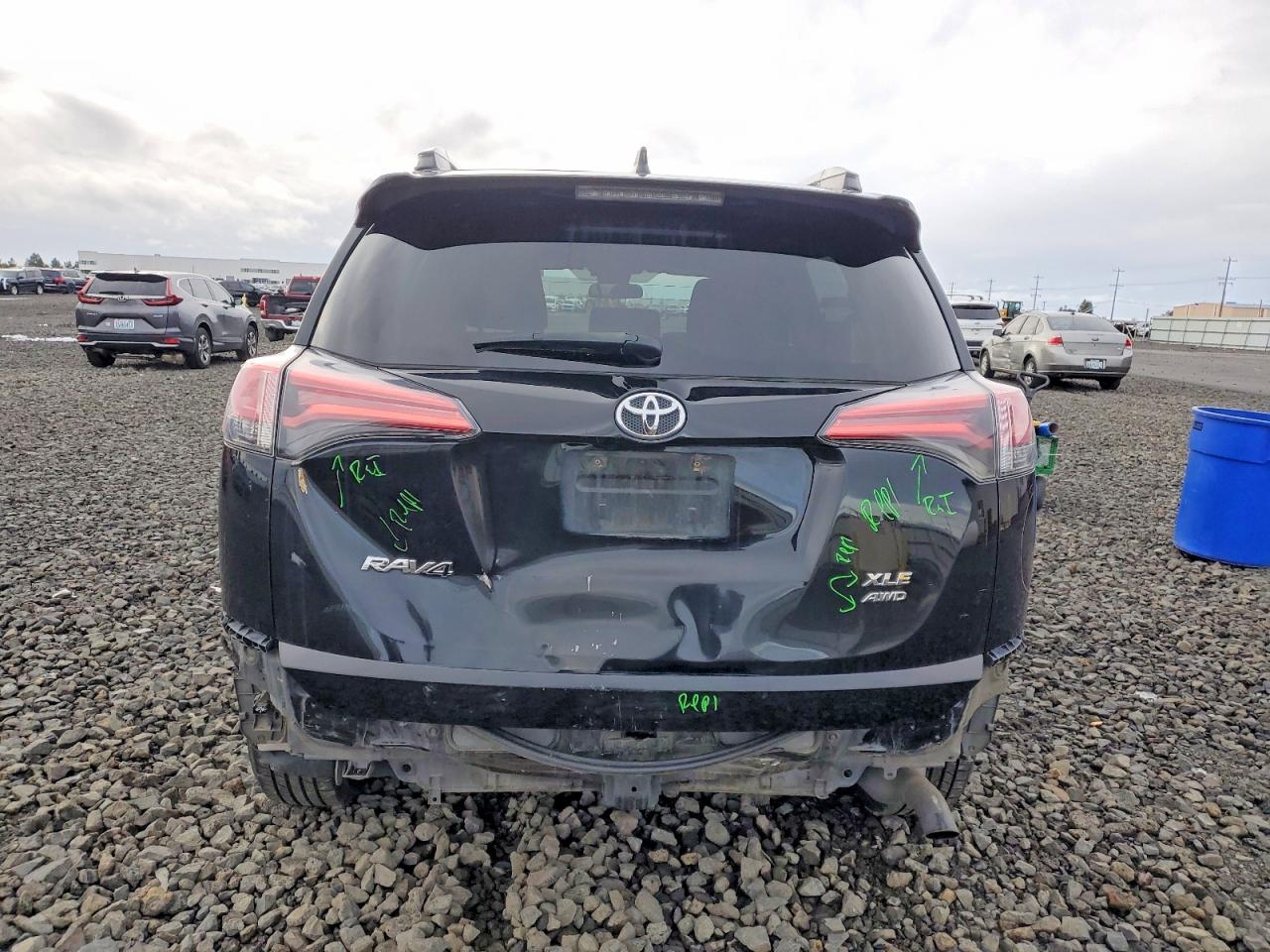 2017 TOYOTA RAV4 XLE photo 6