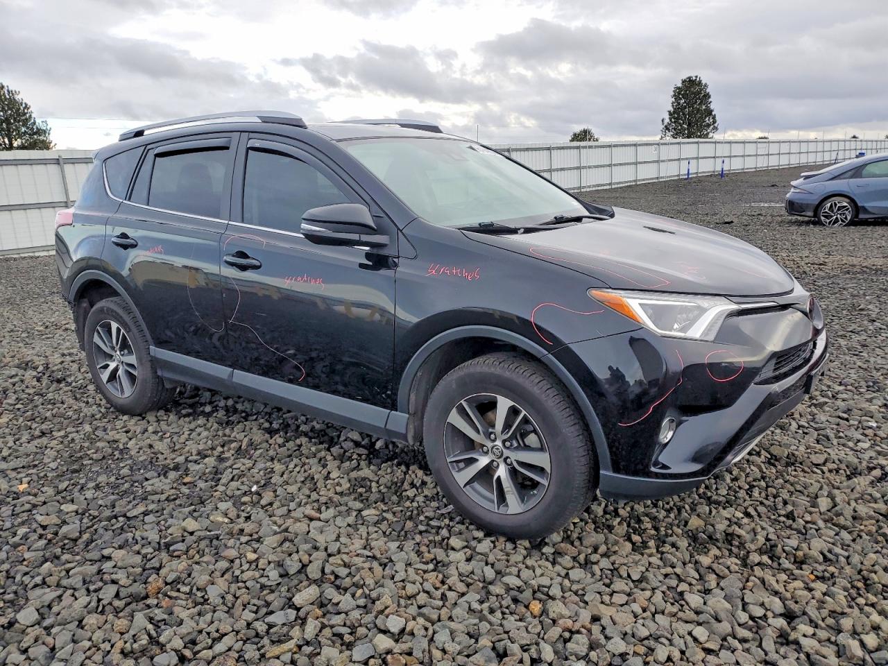 2017 TOYOTA RAV4 XLE photo 4